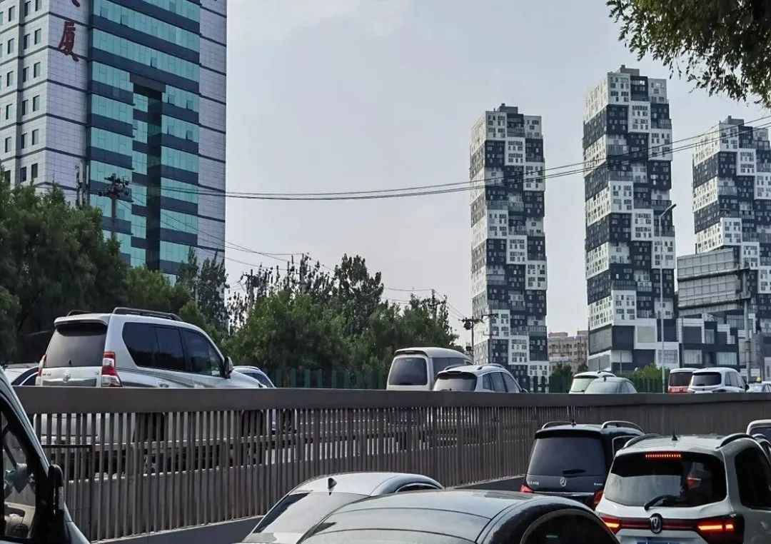 首都电力入地工程：隐藏电线，焕新城市！