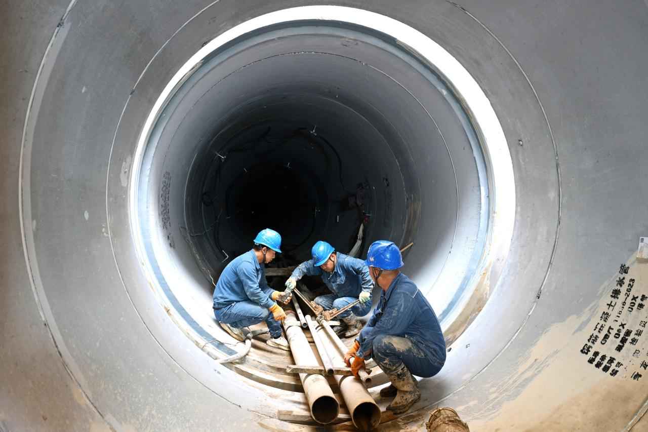 宁夏最长电力地下顶管工程贯通