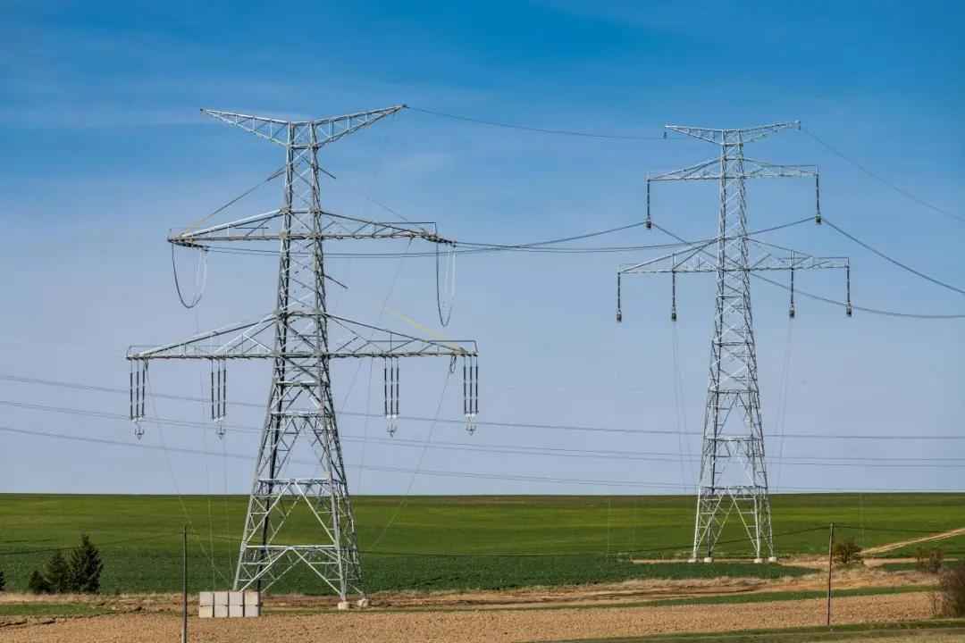 电力管塔图片：输电塔造型多，山羊塔、猫头塔…