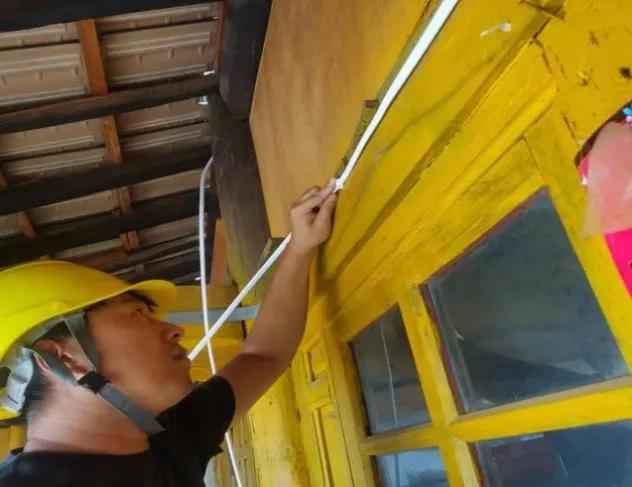 【我为群众办实事】甸阳供电所免费改造老旧线路赢点赞！