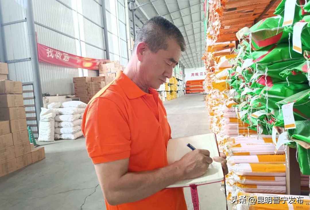 晋宁PVC电力管产业赋能乡村，村民家门口就业增收新模式