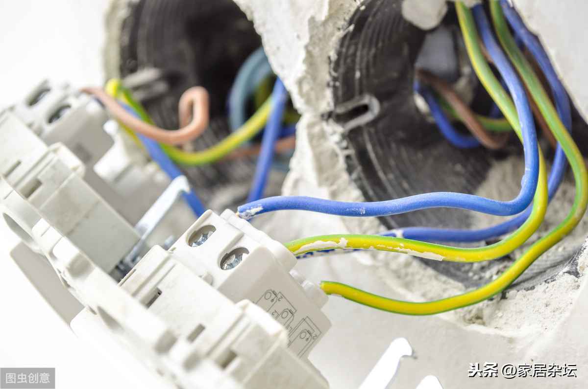 电力pvc管埋设 电路中的PVC线管怎么安装？中间8米加一个过线盒吗？为什么？