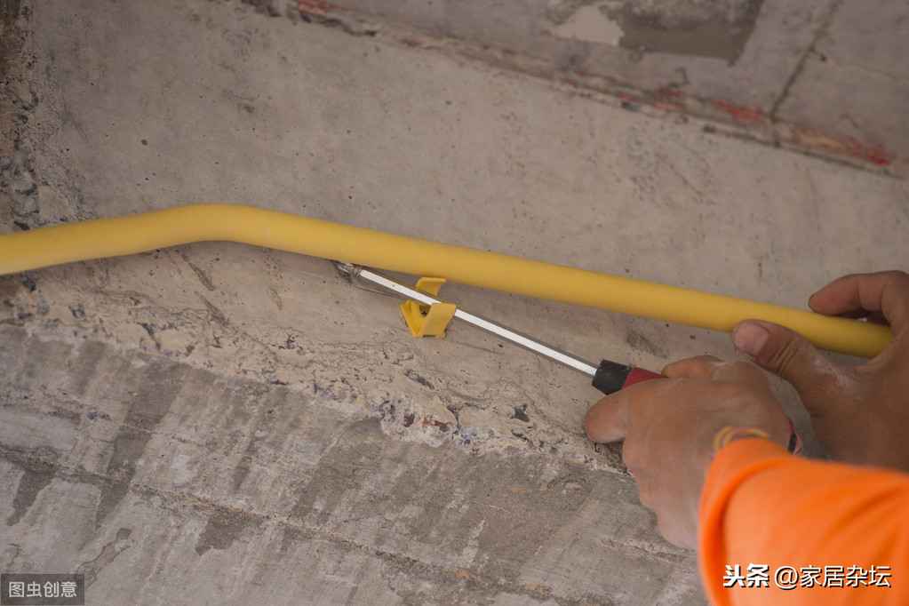 电力pvc管埋设 电路中的PVC线管怎么安装？中间8米加一个过线盒吗？为什么？