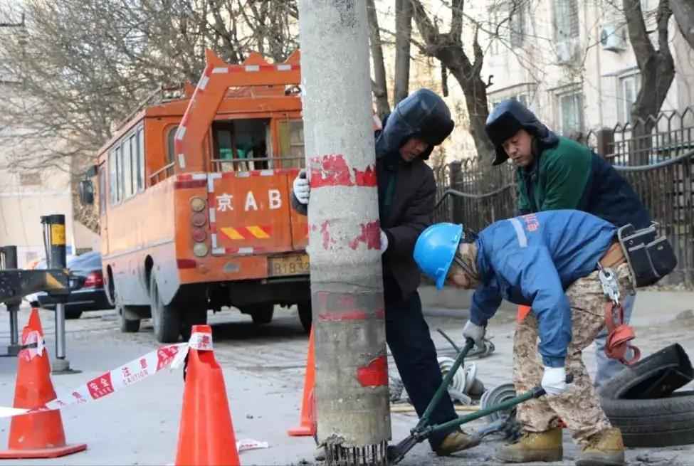 电力管直埋还是穿管 为何中国放着电线杆不用，用昂贵的地下电缆？日本教授难以理解