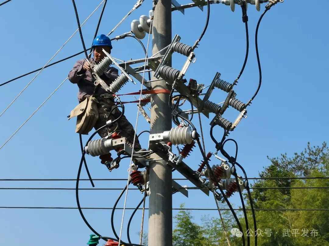 武平HFB电力管安装项目圆满成功，3000余户居民乐享“手拉手”供电