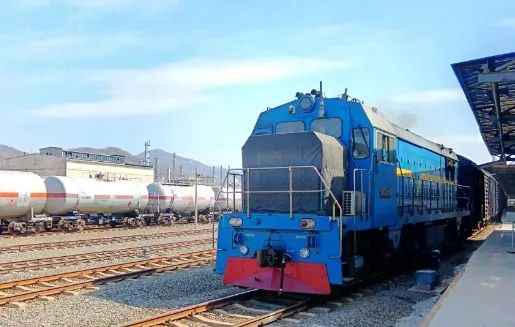 吉林石化PE100级大口径厚壁管材料首批订单成功发运