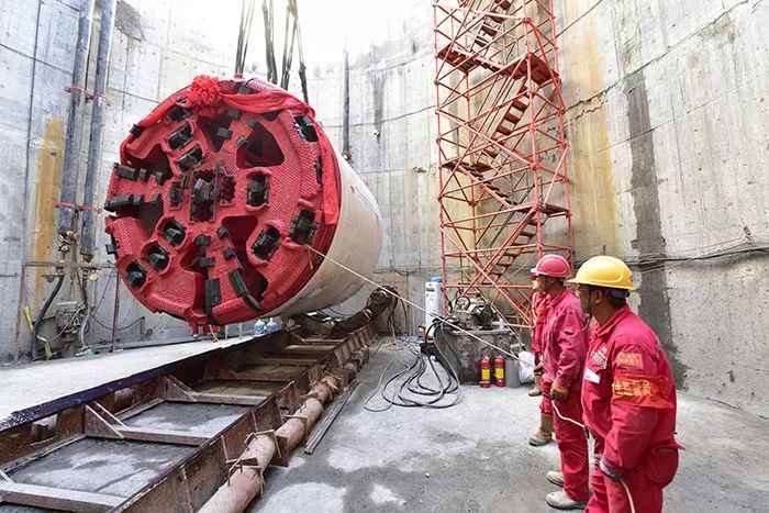 中国管道工程新纪元：44吨电力顶管技术引领安哥拉258亿美元项目突破